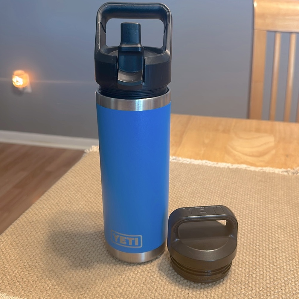 18oz Yeti with 2 lids